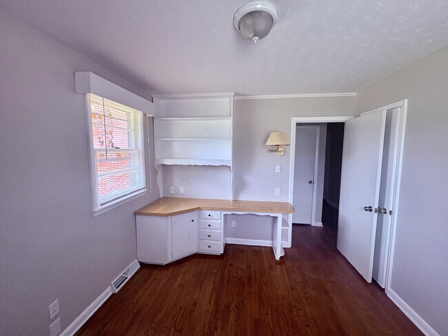 Foto del edificio - 406 Forest Grove Ave