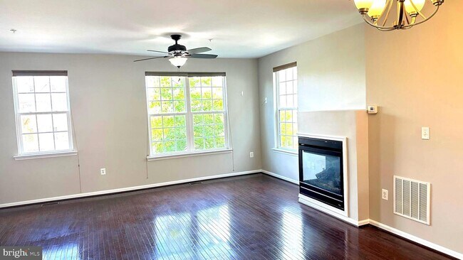 Building Photo - 1700 Fernwood Dr