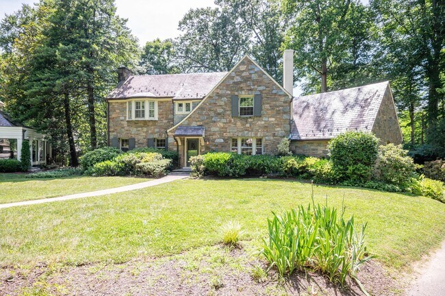 Foto del edificio - 4975 Hillbrook Ln NW