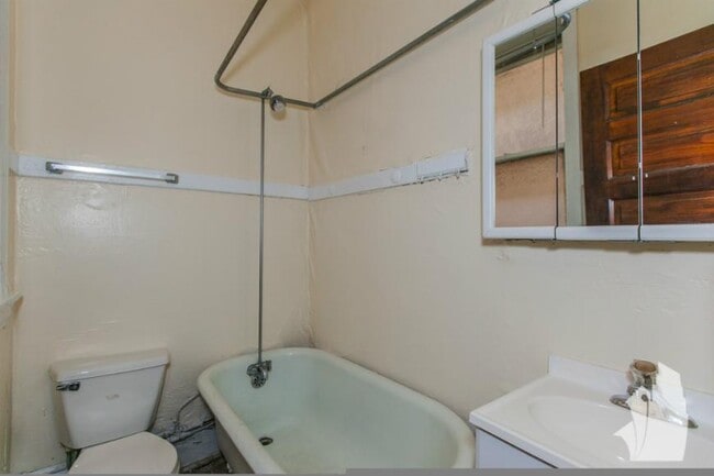 Foto del edificio - 3 bedroom in Chicago IL 60613