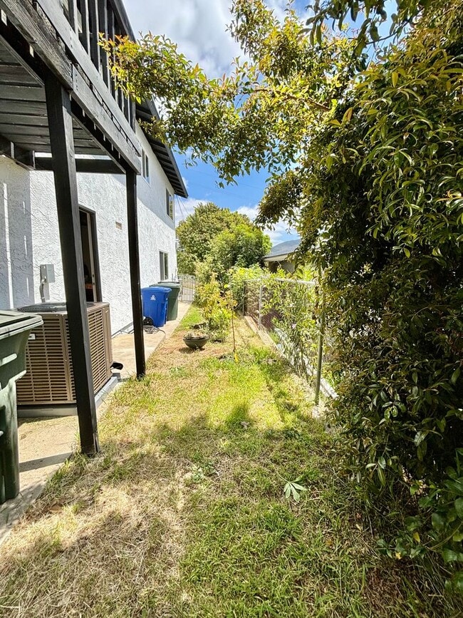 Building Photo - Beautiful House with Forever Views