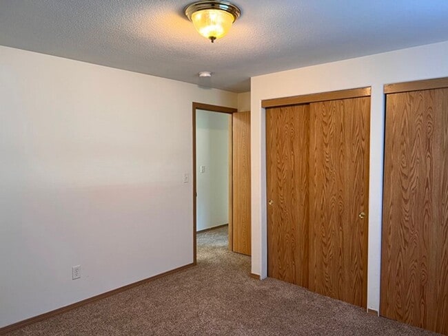 Building Photo - 2Bd/1.5Ba Two Story House - Available to V...