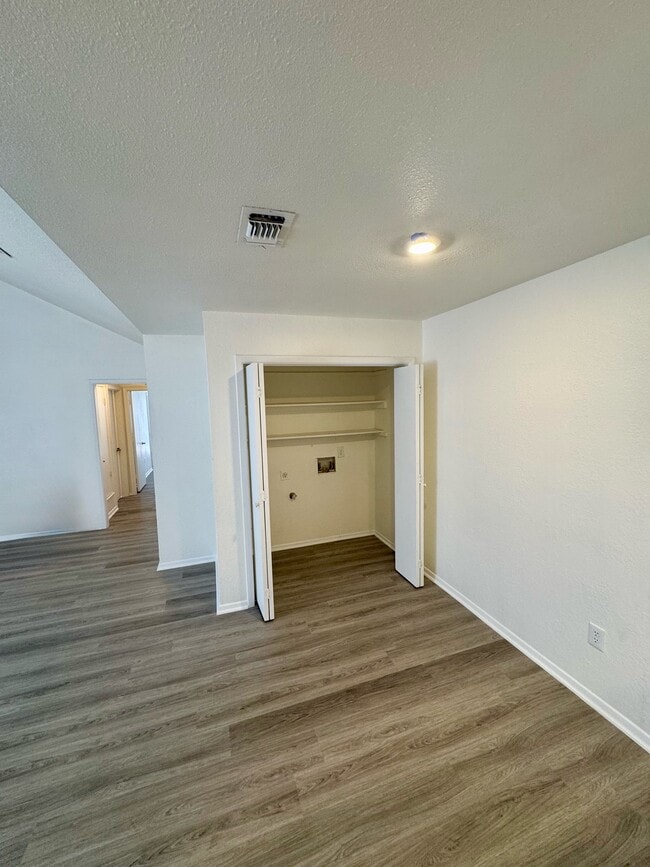 Building Photo - 4041 Evergreen St