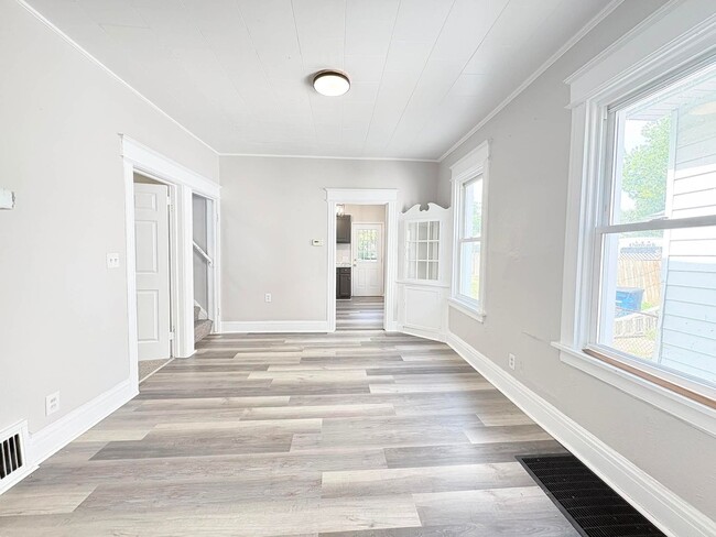 Building Photo - 2552 Foraker Ave