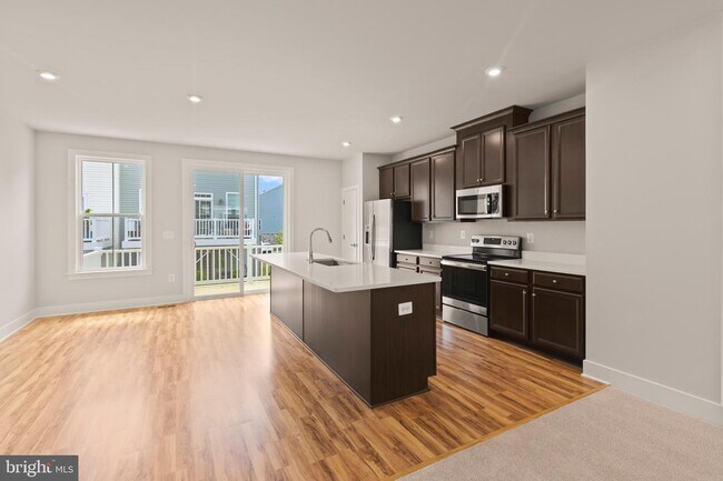 Building Photo - 10514 Hinton Wy
