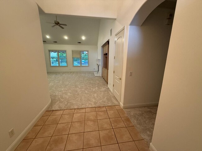 Foto del edificio - 10637 N Lochmoor Ln