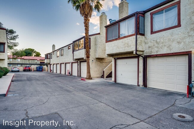 Building Photo - 2 br, 1.5 bath House - 5011 Spencer St Unit B