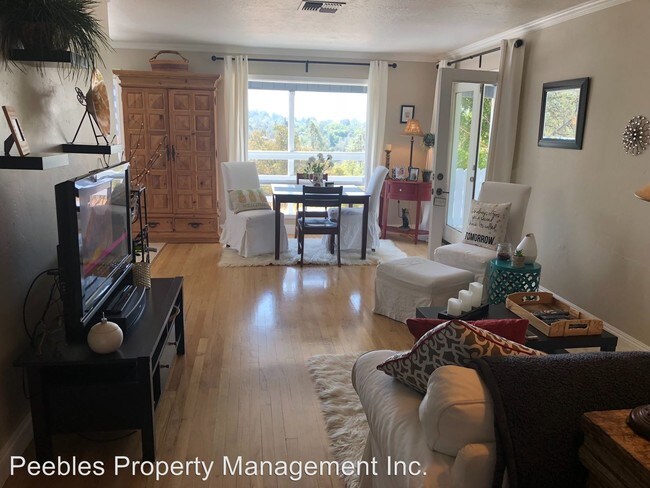 Building Photo - 3 br, 1 bath House - 206 Canyon Highlands Dr