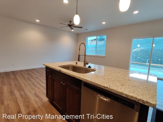 Building Photo - 3 br, 2.5 bath House - 386 Bedrock Loop