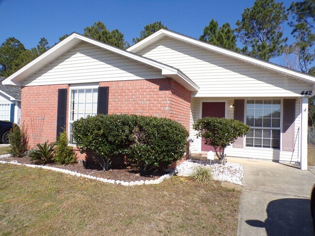 Foto del edificio - Convenient Southwest Pensacola Living — 3BR Home with Open Floor Plan, Private Fenced Yard & Easy...