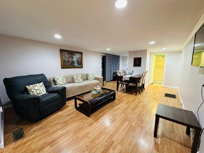 Building Photo - 50 August Ct