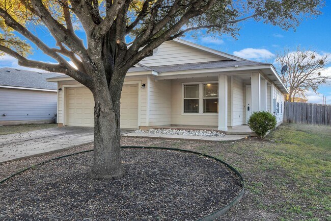 Building Photo - Charming 3 Bed, 2 Bath House with Serene Yard