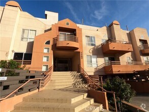 Building Photo - 5060 Kester Ave
