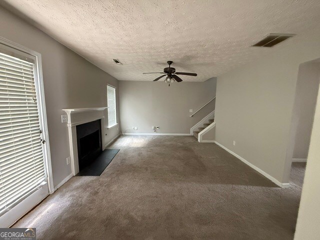 Foto del edificio - 743 Mesa Rd
