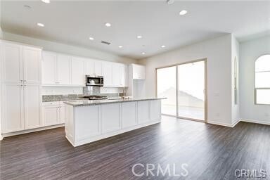 Building Photo - 143 Primrose Dr