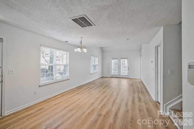 Foto del edificio - 10630 Sleigh Bell Ln