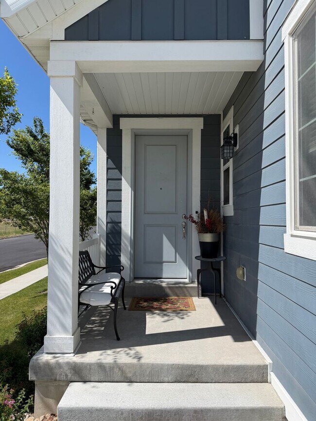 Building Photo - Beautiful 4-Bedroom Home in Lehi - Plenty of Storage!