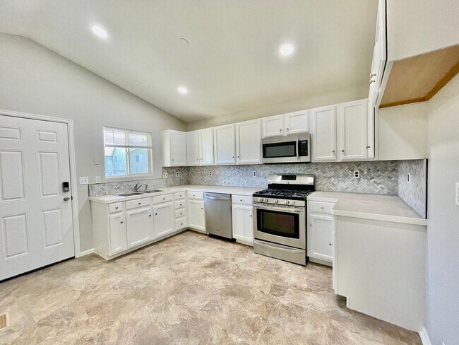 Foto del edificio - Recently Updated 5-Bed, 3-Bath Home in Evans
