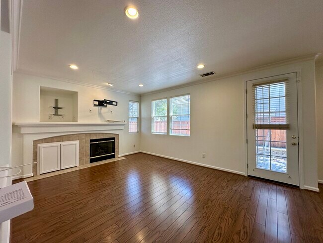 Building Photo - 3106 Snowdrop Cir