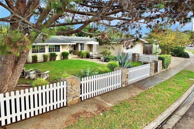 Building Photo - 220 Loyola Rd