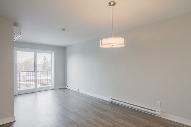 Photo du bâtiment - 1800 Rue Victoria