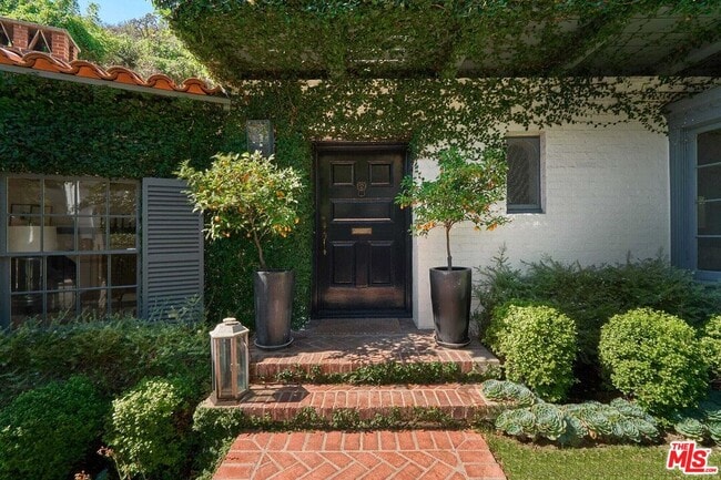 Foto del edificio - 2097 Outpost Dr