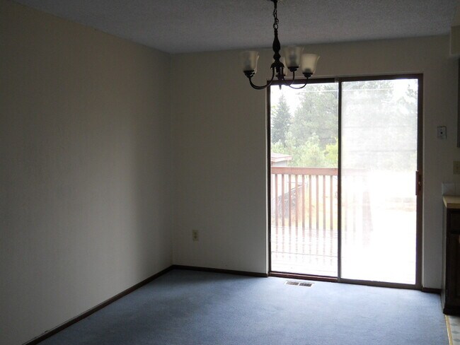 Foto del edificio - South Hill 4 bed 2 bath home