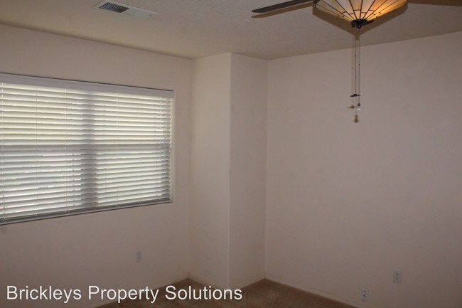 Building Photo - 5 br, 3 bath House - 701 3rd St NE