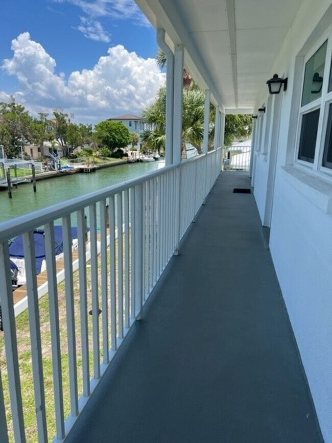 Building Photo - 1BR/1BA Newly Renovated Canal front Condo on Venice Island