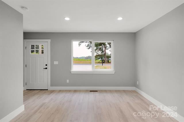 Building Photo - 415 Roper Dr