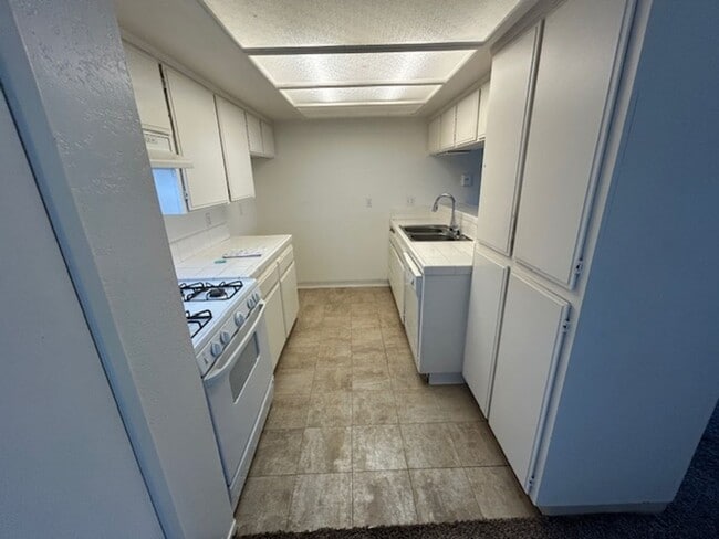 Building Photo - *** Move-In Special $300 OFF 1st Month's R...