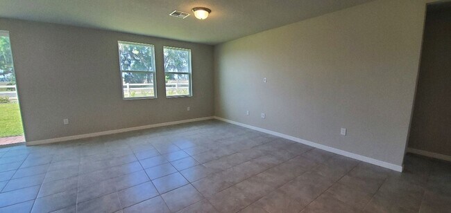 Foto del edificio - LIKE NEW!! 3-Bedroom, 2-Bathroom in Winter...