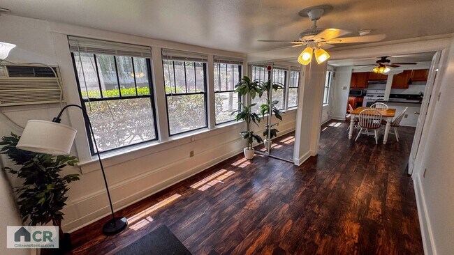 Building Photo - Spacious 3bd/3ba on Broadway!