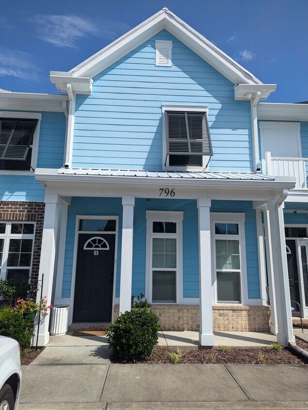 Primary Photo - Market Common - The Sail House