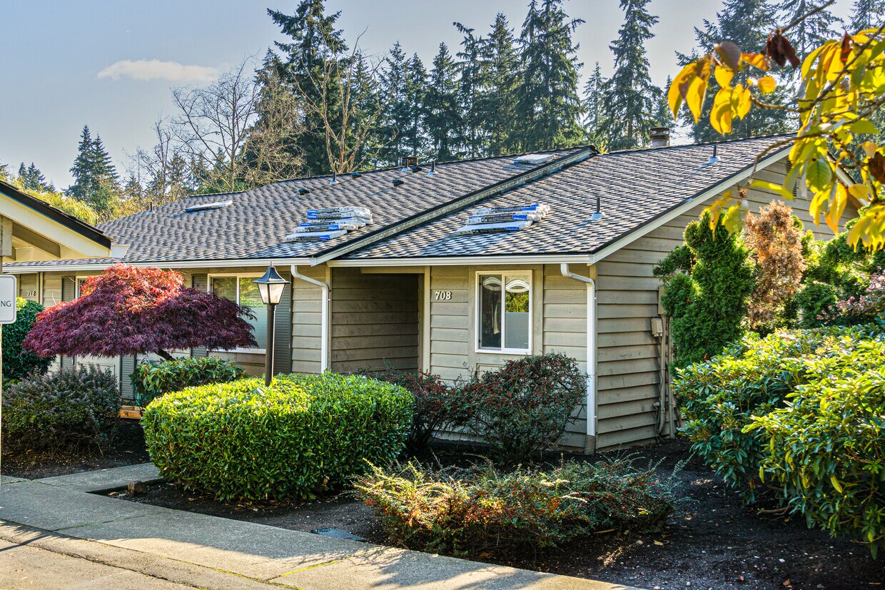 708 126th Ave NE, Bellevue, WA 98005 Townhome Rentals in Bellevue WA