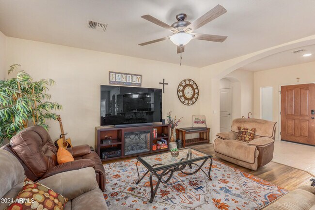 Foto del edificio - 175 W Rock Creek Pl