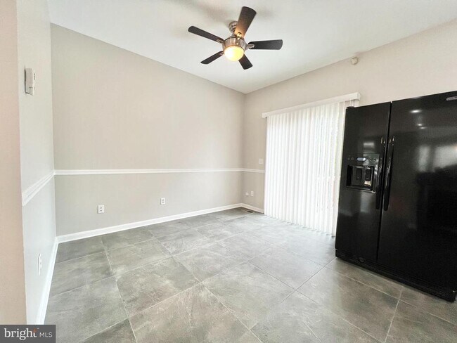 Foto del edificio - 6400 Warren Point Ct