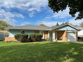 Building Photo - 76 Evergreen St