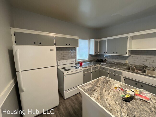 Building Photo - 4 br, 1 bath House - 840 4th St E