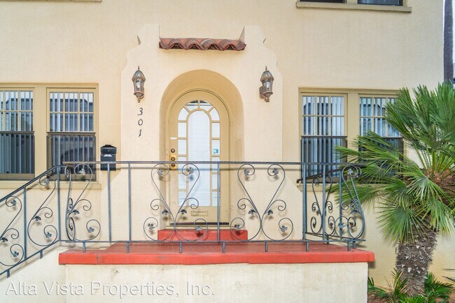 Foto del edificio - 301-305 Brookes Ave