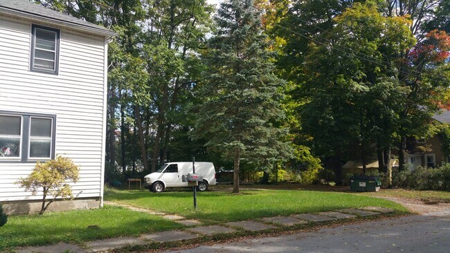 Foto del edificio - 12 Backman Ave