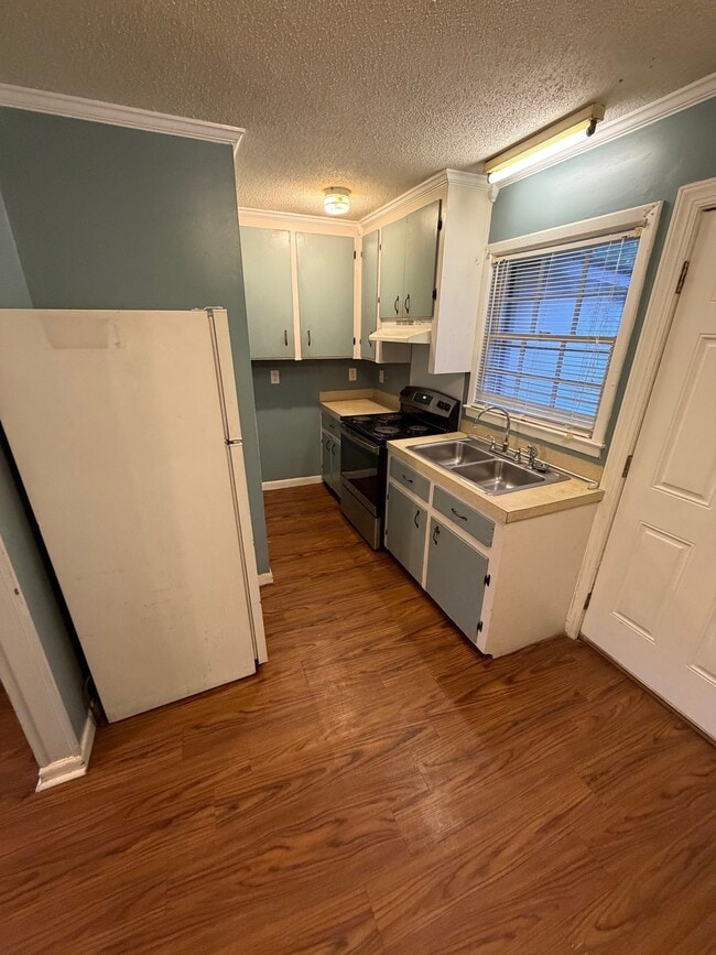 Building Photo - 8836 Deerwood Dr