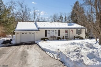 Building Photo - 11 Lewis Ln