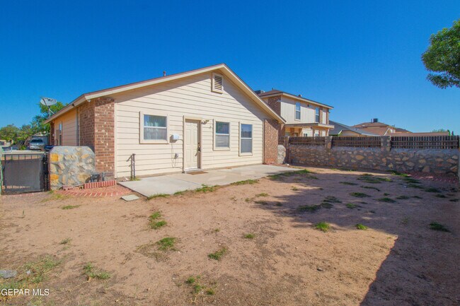 Building Photo - 5652 Rick Husband Dr