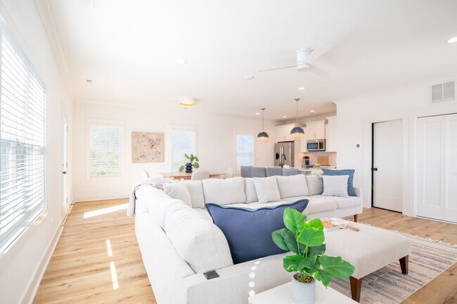 Foto del edificio - WALK TO THE BEACH OFF-SEASON RENTAL
