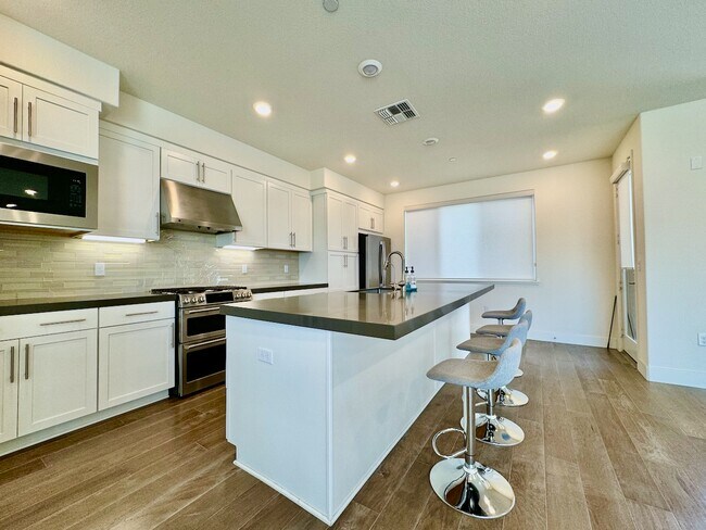 Building Photo - 44849 Insight St