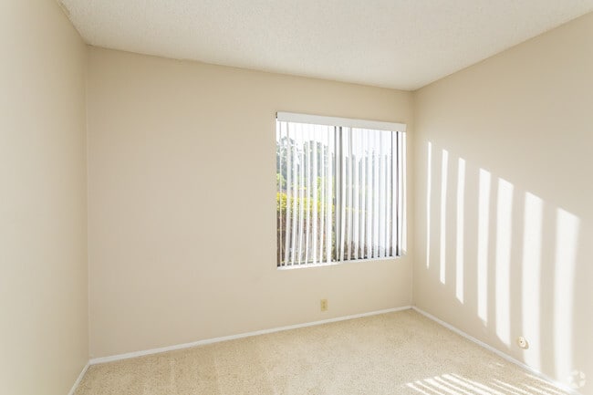 2 BR, 2 BA - 884 SF - Park Bonita