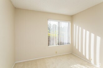 2 BR, 2 BA - 884 SF - Park Bonita