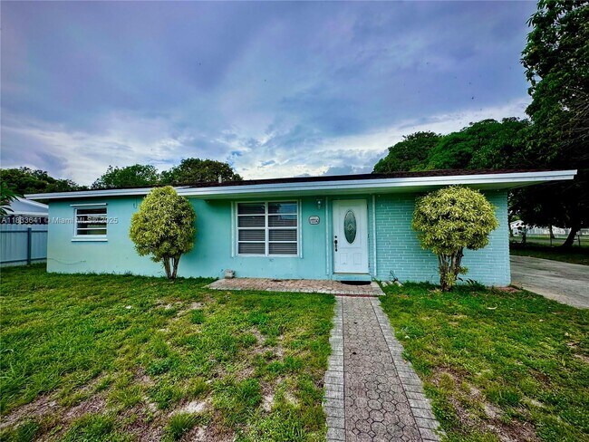 Foto del edificio - 17210 NW 50th Ct