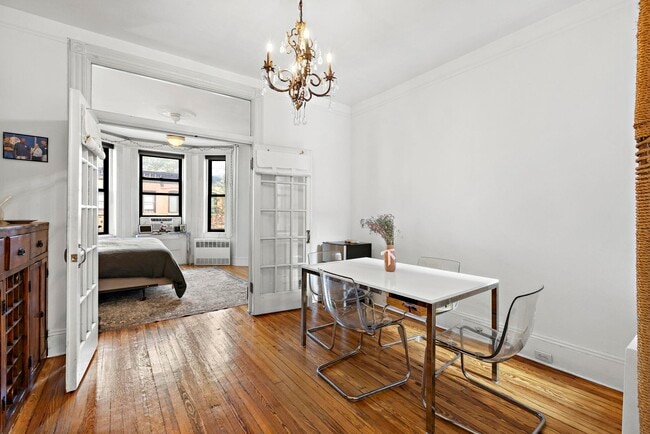 Building Photo - 1110 Park Ave